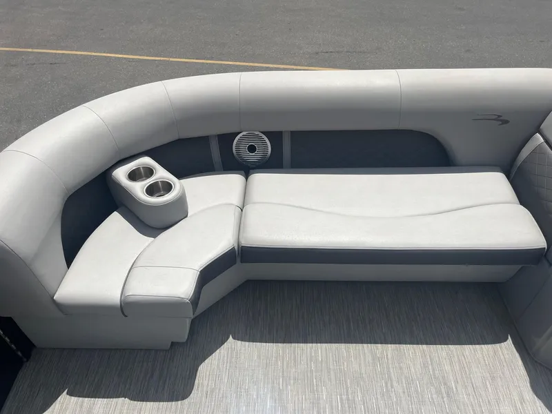 Slide: The Image of Bennington SX22 2021 - 23