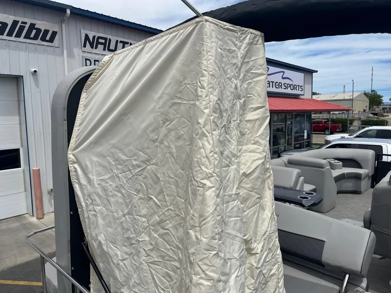 Slide: The Image of Bennington SX22 2021 - 25