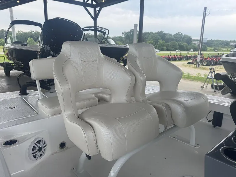 Slide: The Image of Blazer 675 Ultimate Bay 2026 - 3