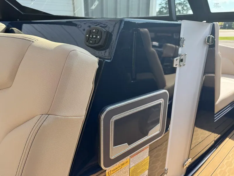 Slide: The Image of MasterCraft XT24 2022 - 10