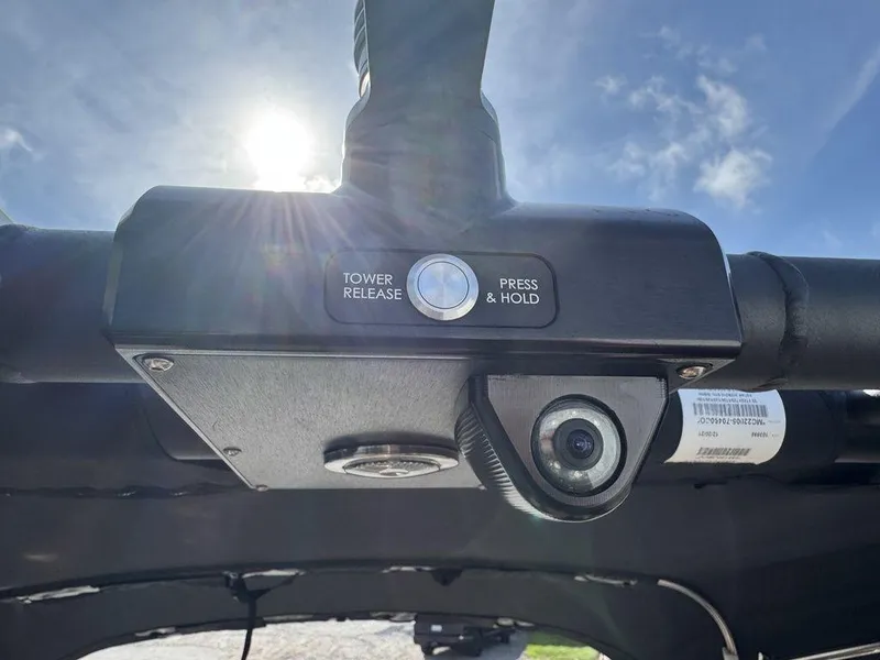 Slide: The Image of MasterCraft XT24 2022 - 17