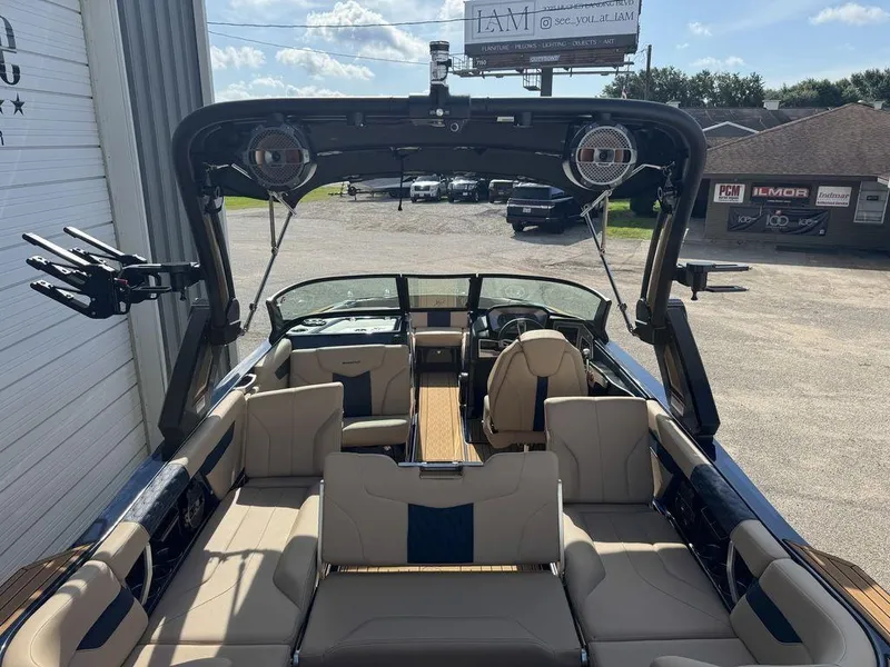 Slide: The Image of MasterCraft XT24 2022 - 19