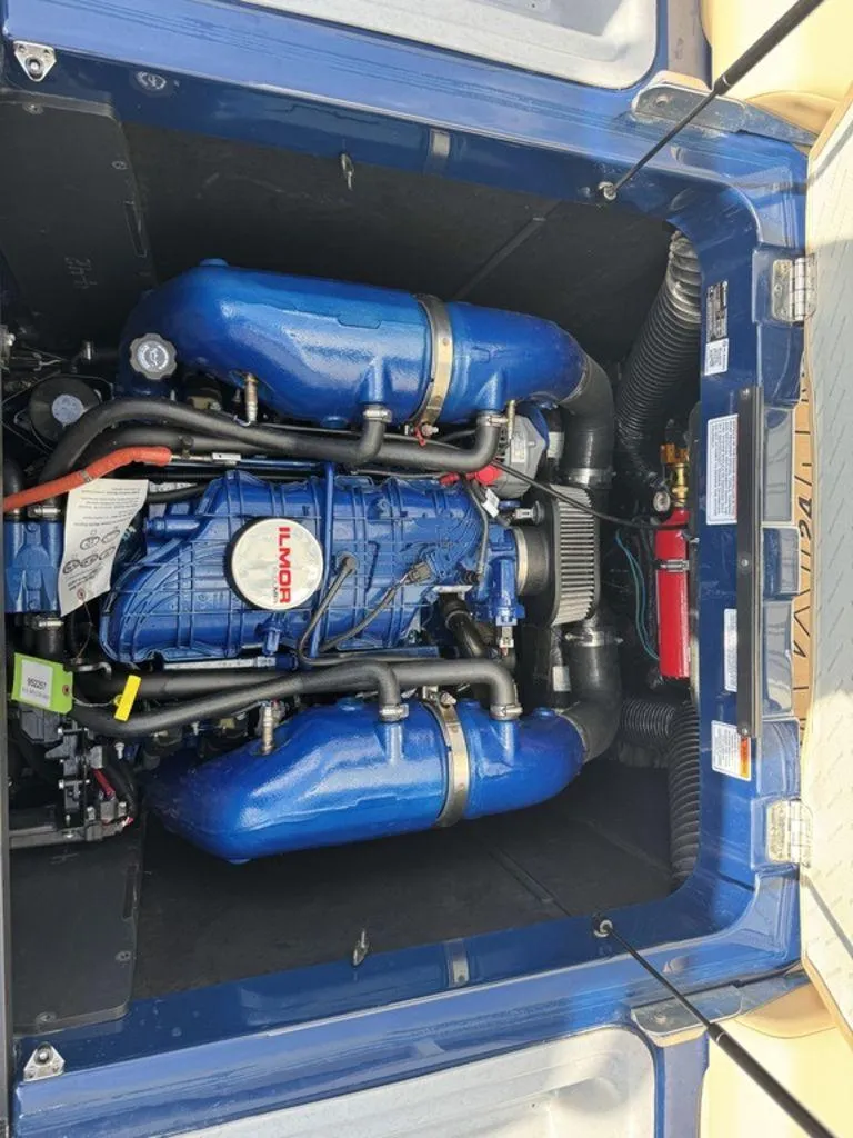 Slide: The Image of MasterCraft XT24 2022 - 21