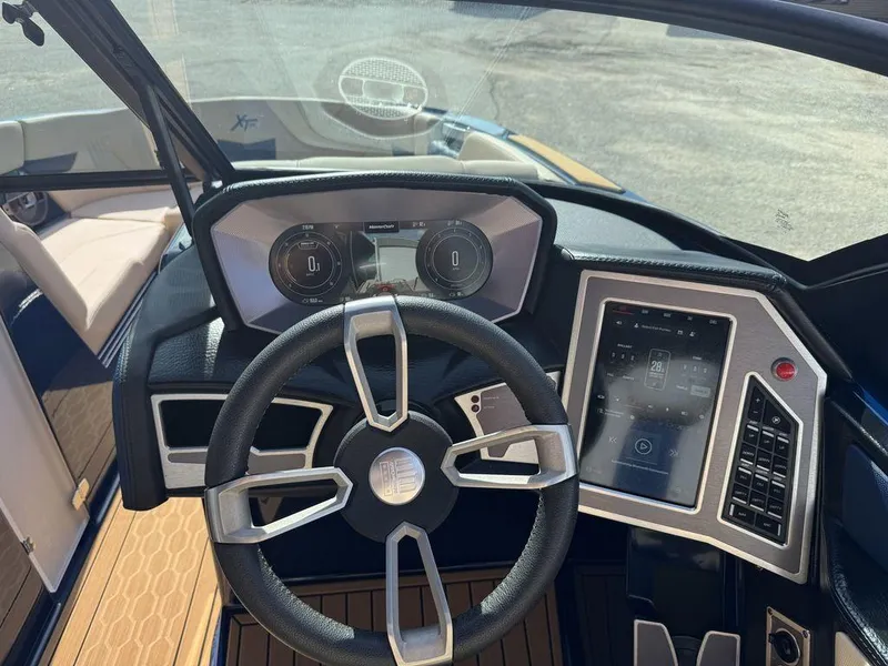 Slide: The Image of MasterCraft XT24 2022 - 7