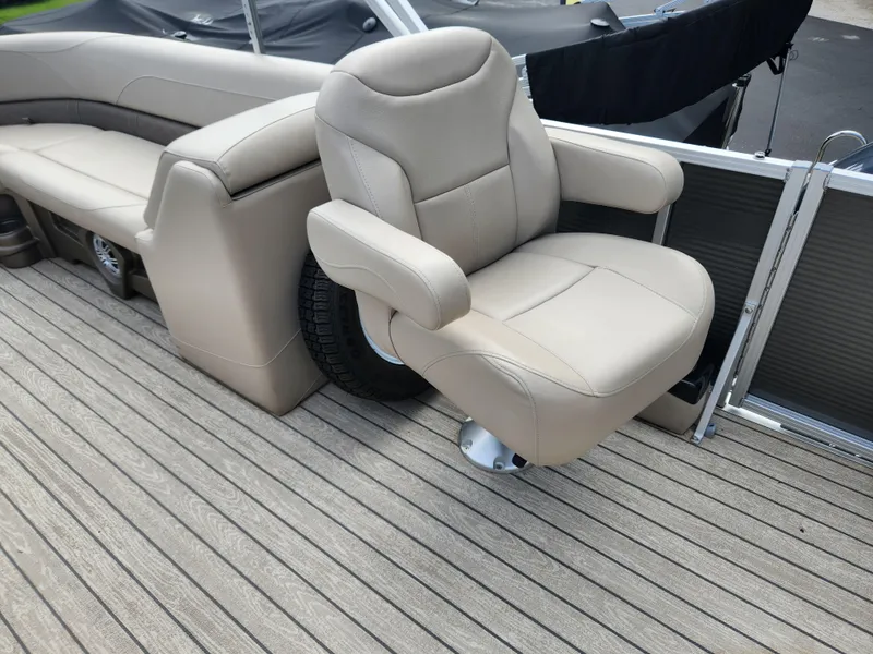 Slide: The Image of Avalon LSZ 2685 GL 2019 - 13