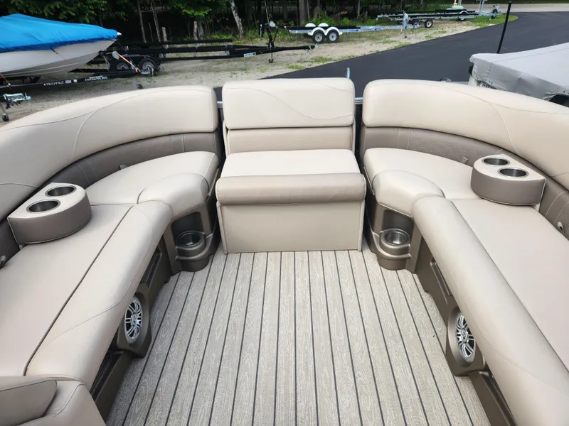 Slide: The Image of Avalon LSZ 2685 GL 2019 - 6