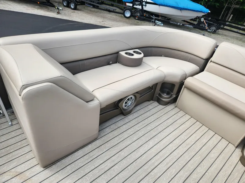 Slide: The Image of Avalon LSZ 2685 GL 2019 - 8