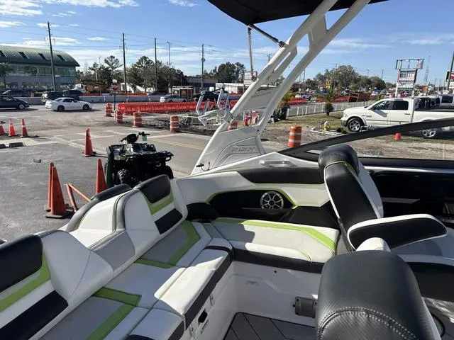 Slide: The Image of Yamaha 212XE 2021 - 17