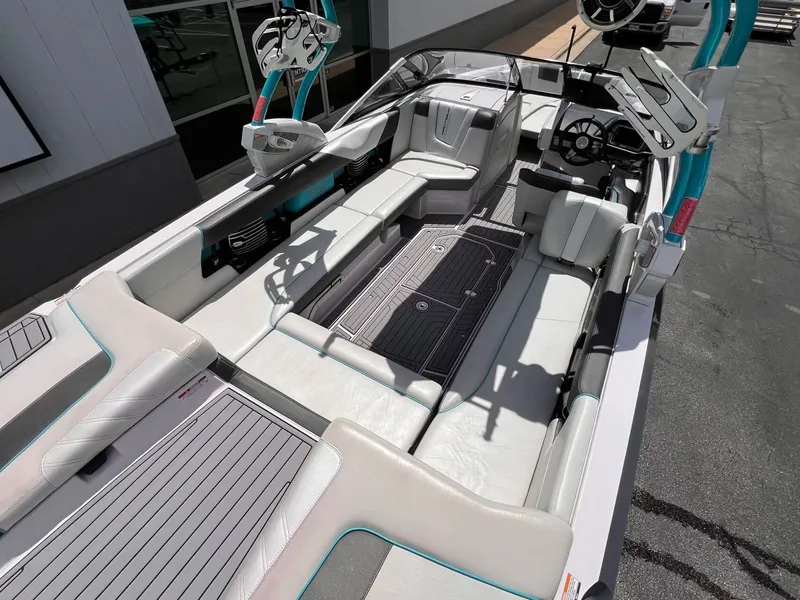 Slide: The Image of Nautique G25 2014 - 11