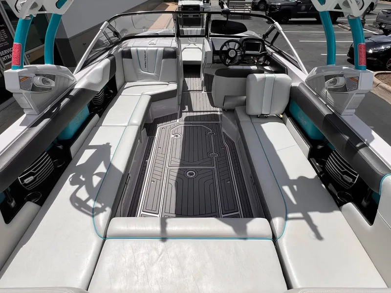 Slide: The Image of Nautique G25 2014 - 14