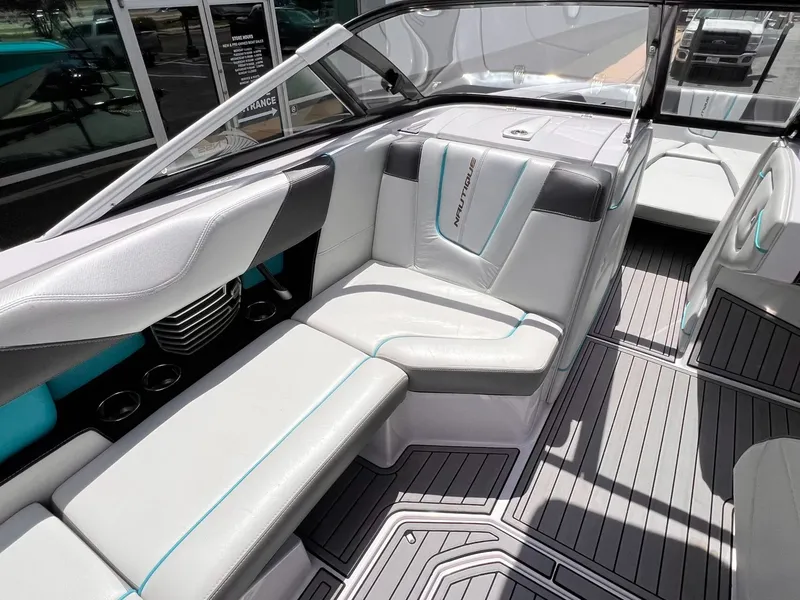 Slide: The Image of Nautique G25 2014 - 15