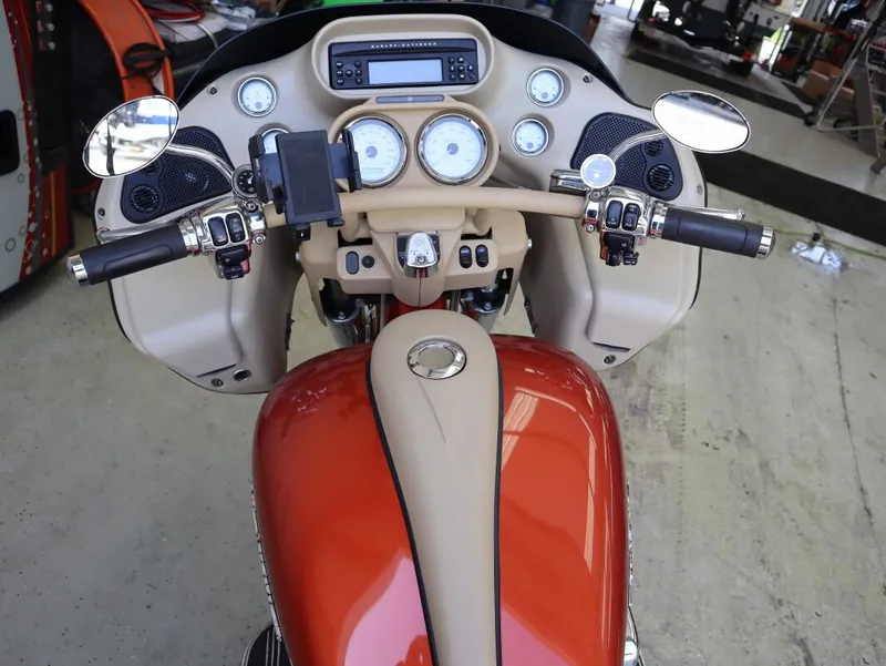 Slide: The Image of Harley-Davidson Road Glide Custom 2011 - 10