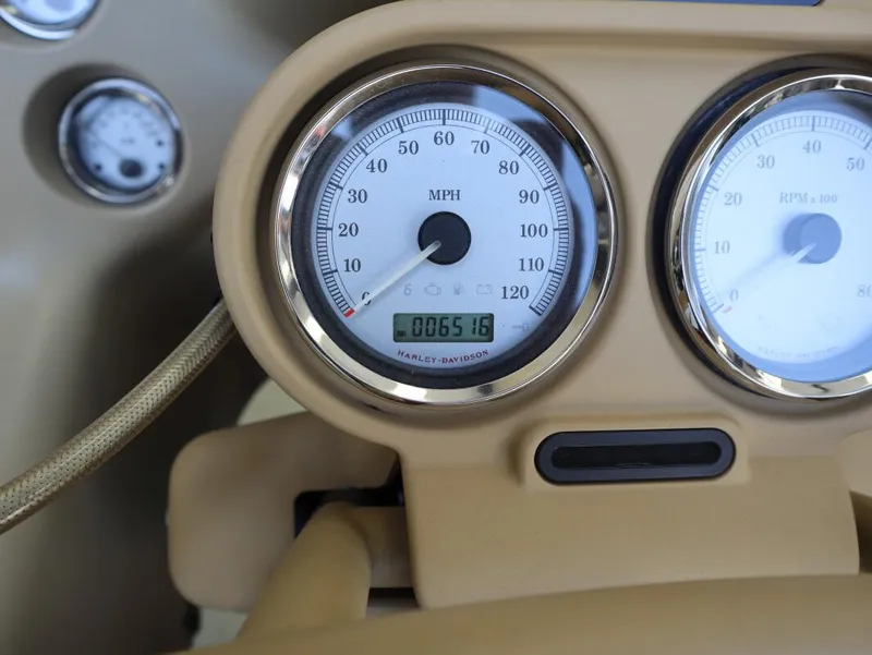 Slide: The Image of Harley-Davidson Road Glide Custom 2011 - 11