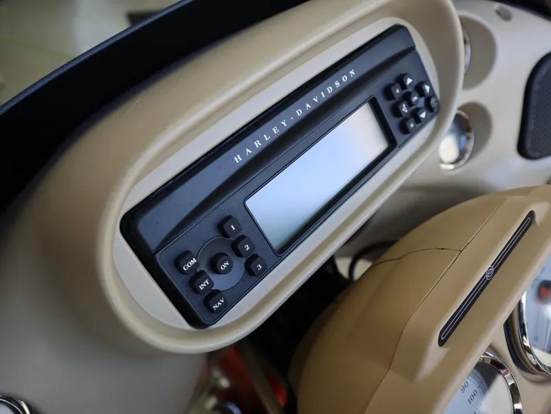 Slide: The Image of Harley-Davidson Road Glide Custom 2011 - 13