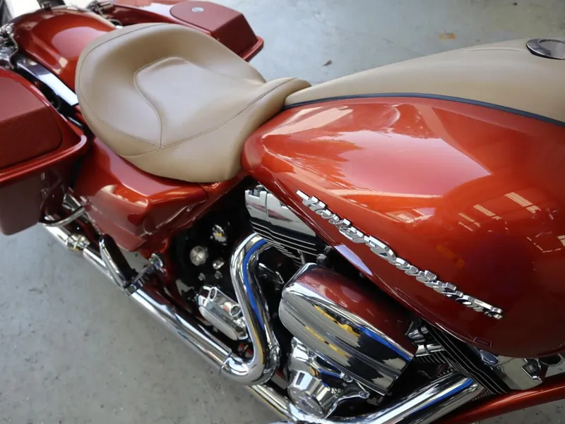 Slide: The Image of Harley-Davidson Road Glide Custom 2011 - 17
