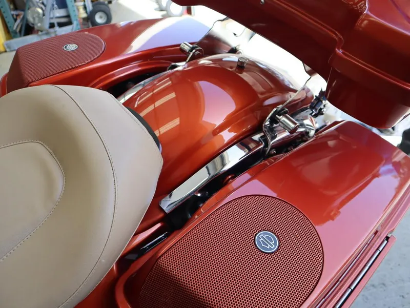 Slide: The Image of Harley-Davidson Road Glide Custom 2011 - 19