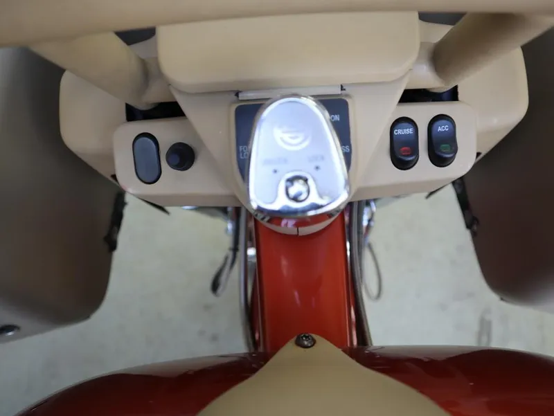 Slide: The Image of Harley-Davidson Road Glide Custom 2011 - 21