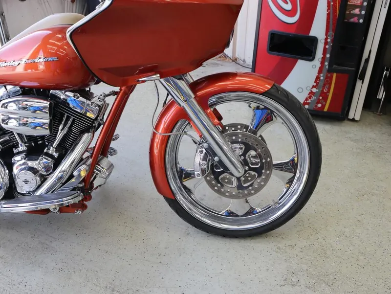 Slide: The Image of Harley-Davidson Road Glide Custom 2011 - 3