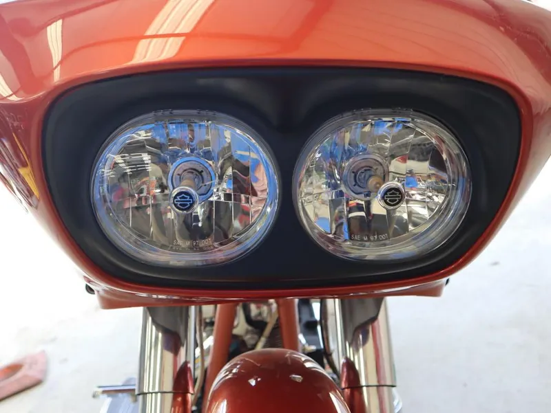 Slide: The Image of Harley-Davidson Road Glide Custom 2011 - 6