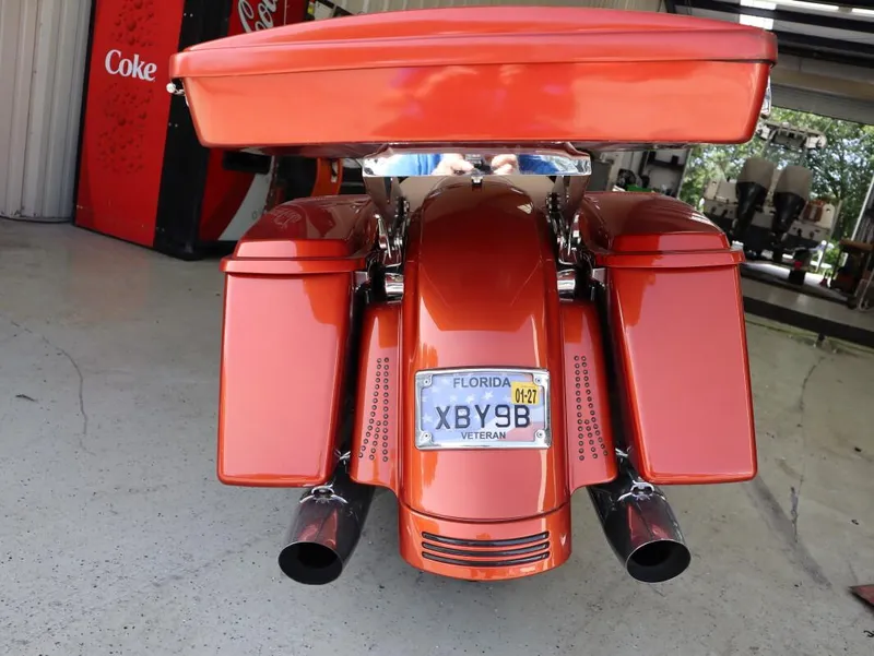 Slide: The Image of Harley-Davidson Road Glide Custom 2011 - 9