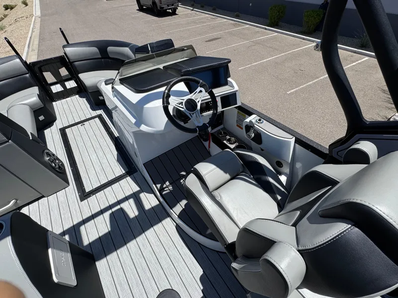 Slide: The Image of Montara 23CW Surf Boss 2.0 2024 - 5