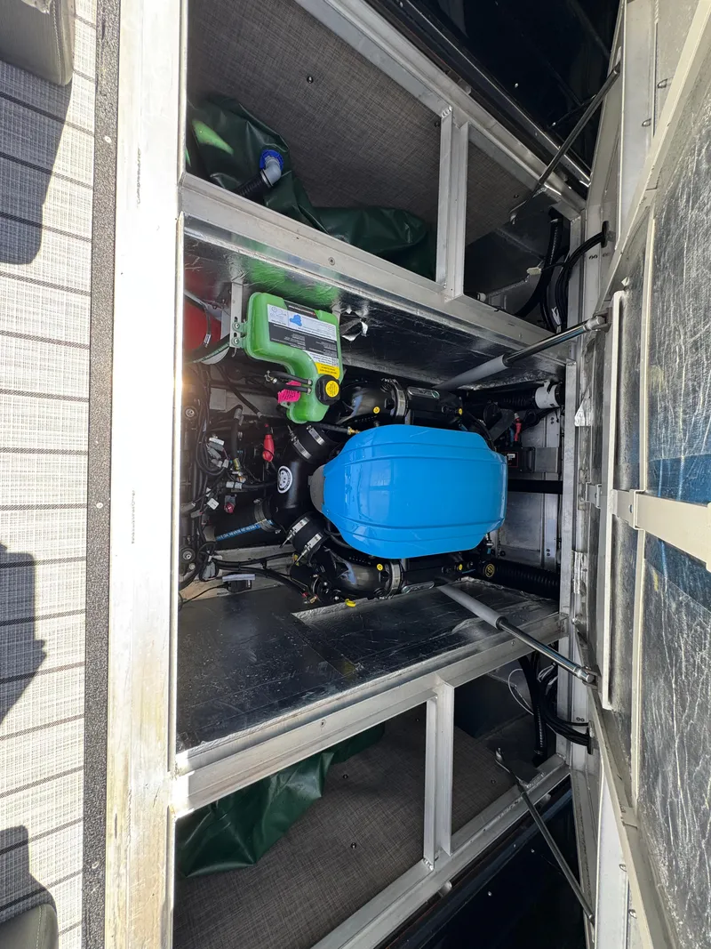 Slide: The Image of Montara 23CW Surf Boss 2.0 2024 - 6