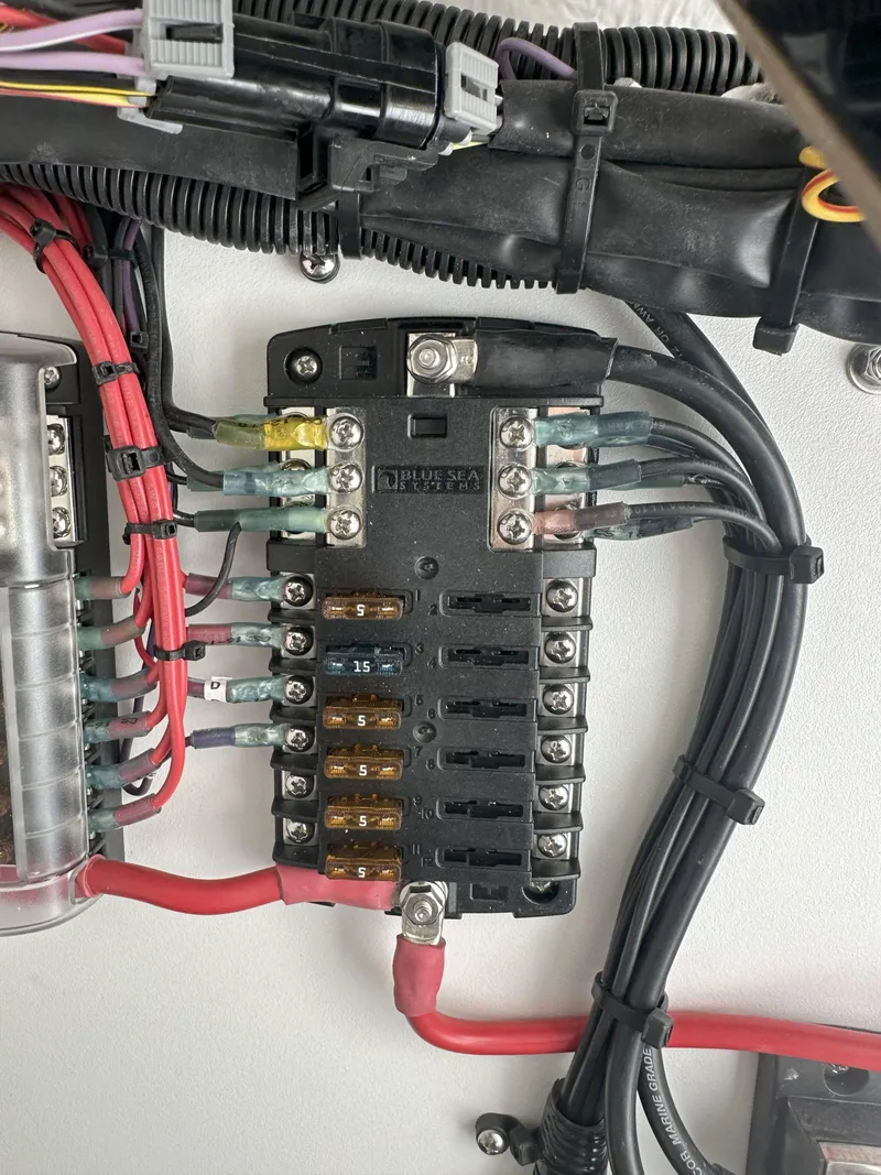 Slide: The Image of Electrical fuse box with multiple colored wires, Reflex Gladiator 2400, 2026 model. - 35