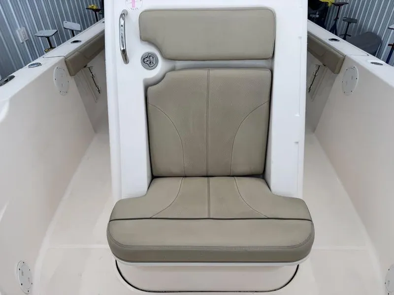 Slide: The Image of Pursuit C 238 Center Console 2017 - 10