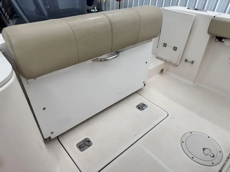 Slide: The Image of Pursuit C 238 Center Console 2017 - 12