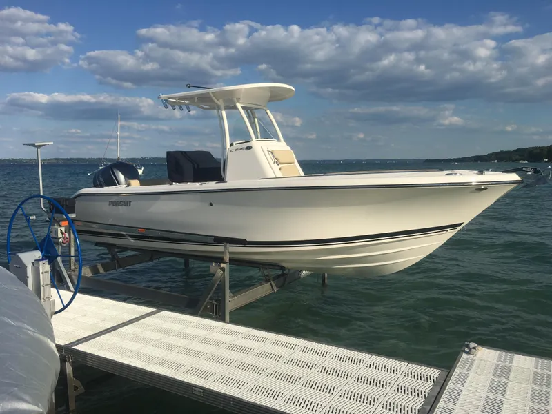 Slide: The Image of Pursuit C 238 Center Console 2017 - 14