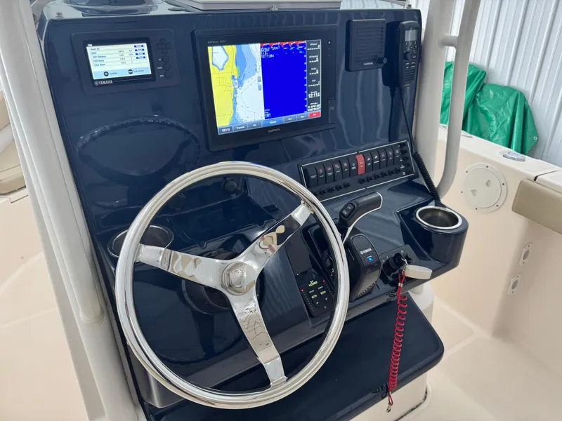 Slide: The Image of Pursuit C 238 Center Console 2017 - 7