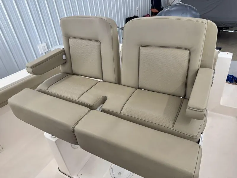 Slide: The Image of Pursuit C 238 Center Console 2017 - 8