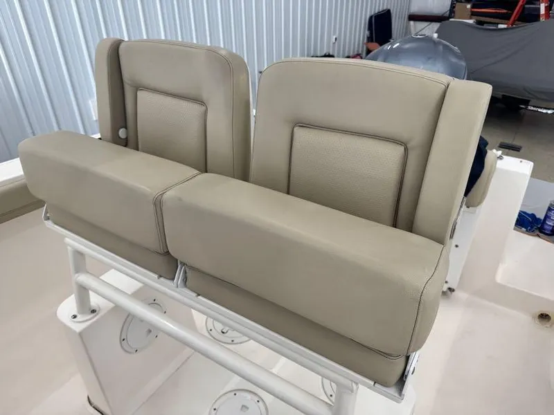 Slide: The Image of Pursuit C 238 Center Console 2017 - 9