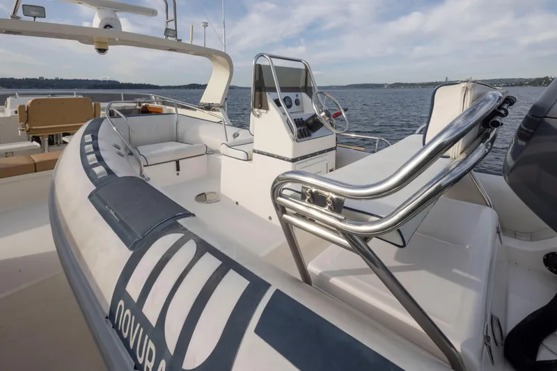 Slide: The Image of Alaskan 65 Flushdeck 2006 - 55