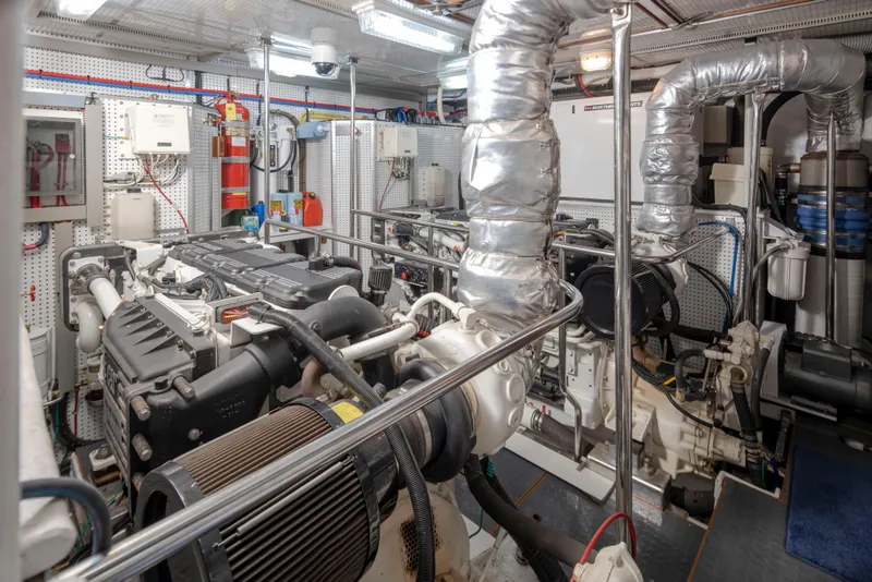 Slide: The Image of Alaskan 65 Flushdeck 2006 - 58