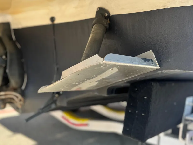 Slide: The Image of Close-up of a 2015 Sea Ray 270 SDX boat's trim tab and hull. - 10