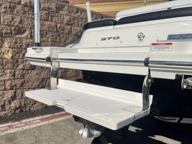 Slide: The Image of Rear view of 2015 Sea Ray 270 SDX boat with swim platform. - 11