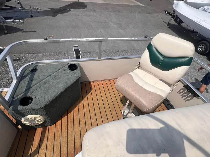 Slide: The Image of Sun Tracker 21 Fishing Barge 2005 - 16