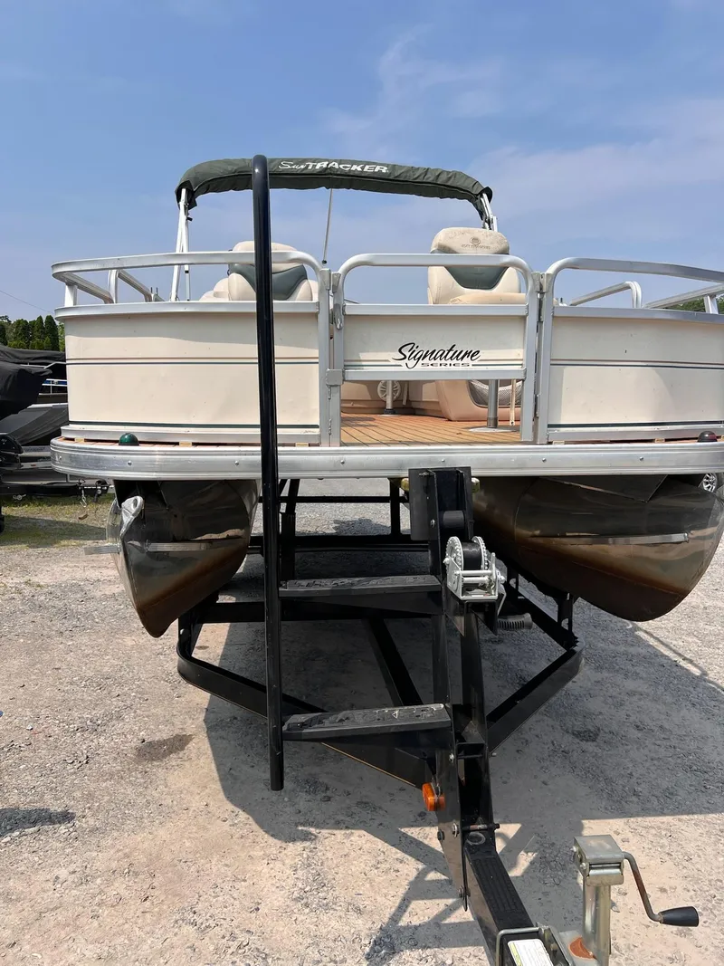 Slide: The Image of Sun Tracker 21 Fishing Barge 2005 - 20