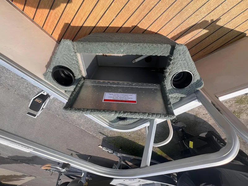 Slide: The Image of Sun Tracker 21 Fishing Barge 2005 - 25