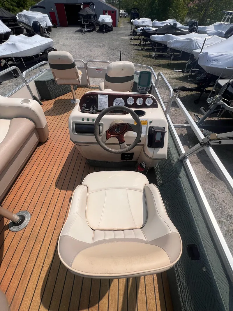 Slide: The Image of Sun Tracker 21 Fishing Barge 2005 - 26