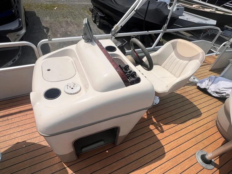 Slide: The Image of Sun Tracker 21 Fishing Barge 2005 - 3