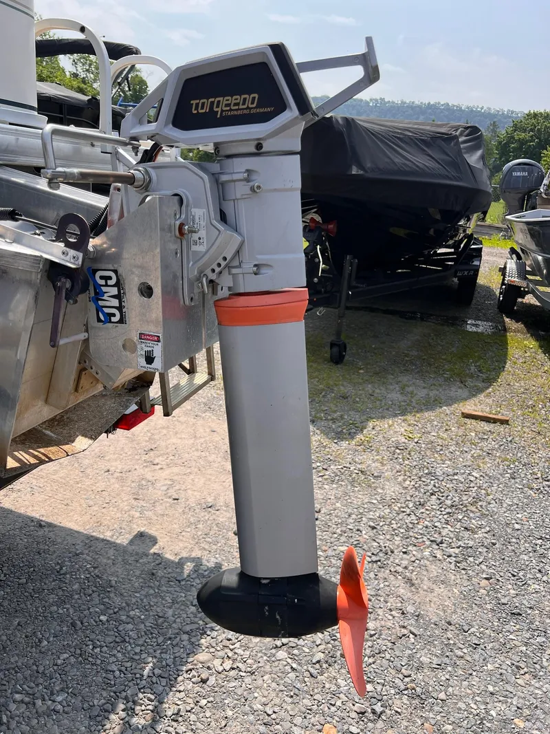 Slide: The Image of Sun Tracker 21 Fishing Barge 2005 - 6