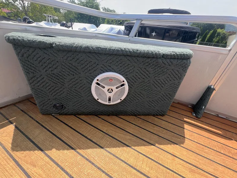 Slide: The Image of Sun Tracker 21 Fishing Barge 2005 - 9