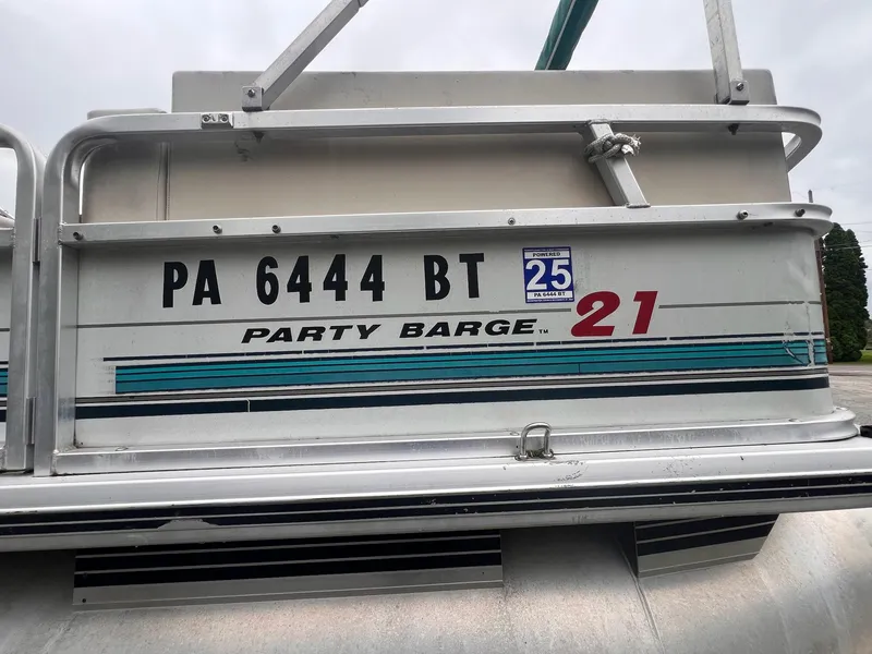 Slide: The Image of Sun Tracker 21 Party Barge 1997 - 14