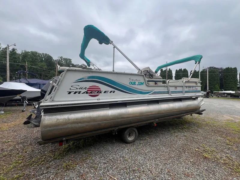 Slide: The Image of Sun Tracker 21 Party Barge 1997 - 20