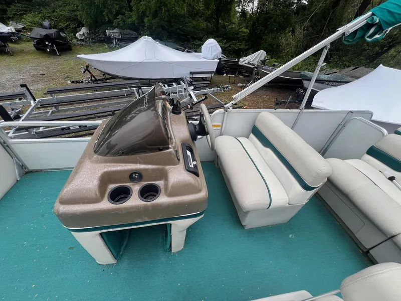 Slide: The Image of Sun Tracker 21 Party Barge 1997 - 6