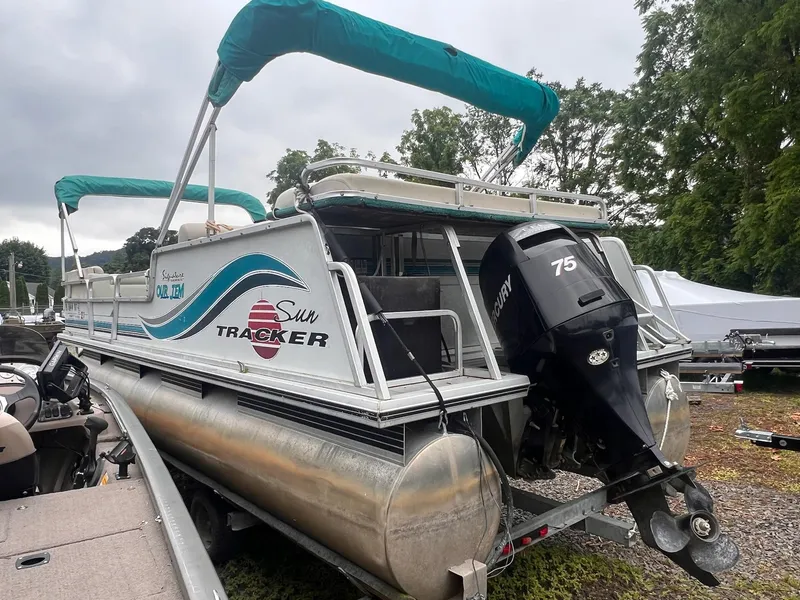 Slide: The Image of Sun Tracker 21 Party Barge 1997 - 9