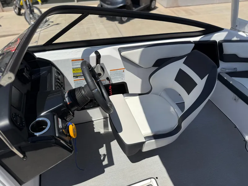 Slide: The Image of 2021 Yamaha Boats AR195 cockpit with steering wheel and captain's seat. - 22