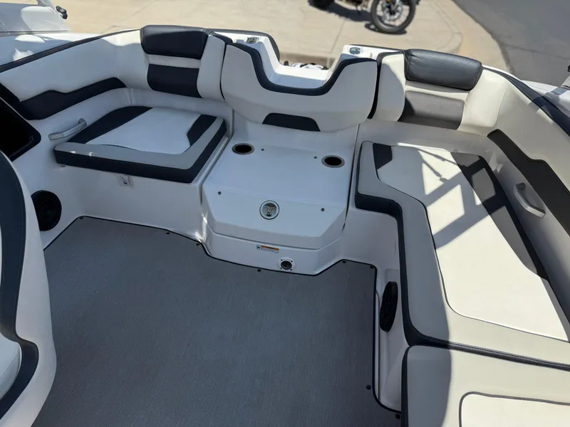 Slide: The Image of 2021 Yamaha Boats AR195 interior seating with sleek design and comfortable upholstery. - 23
